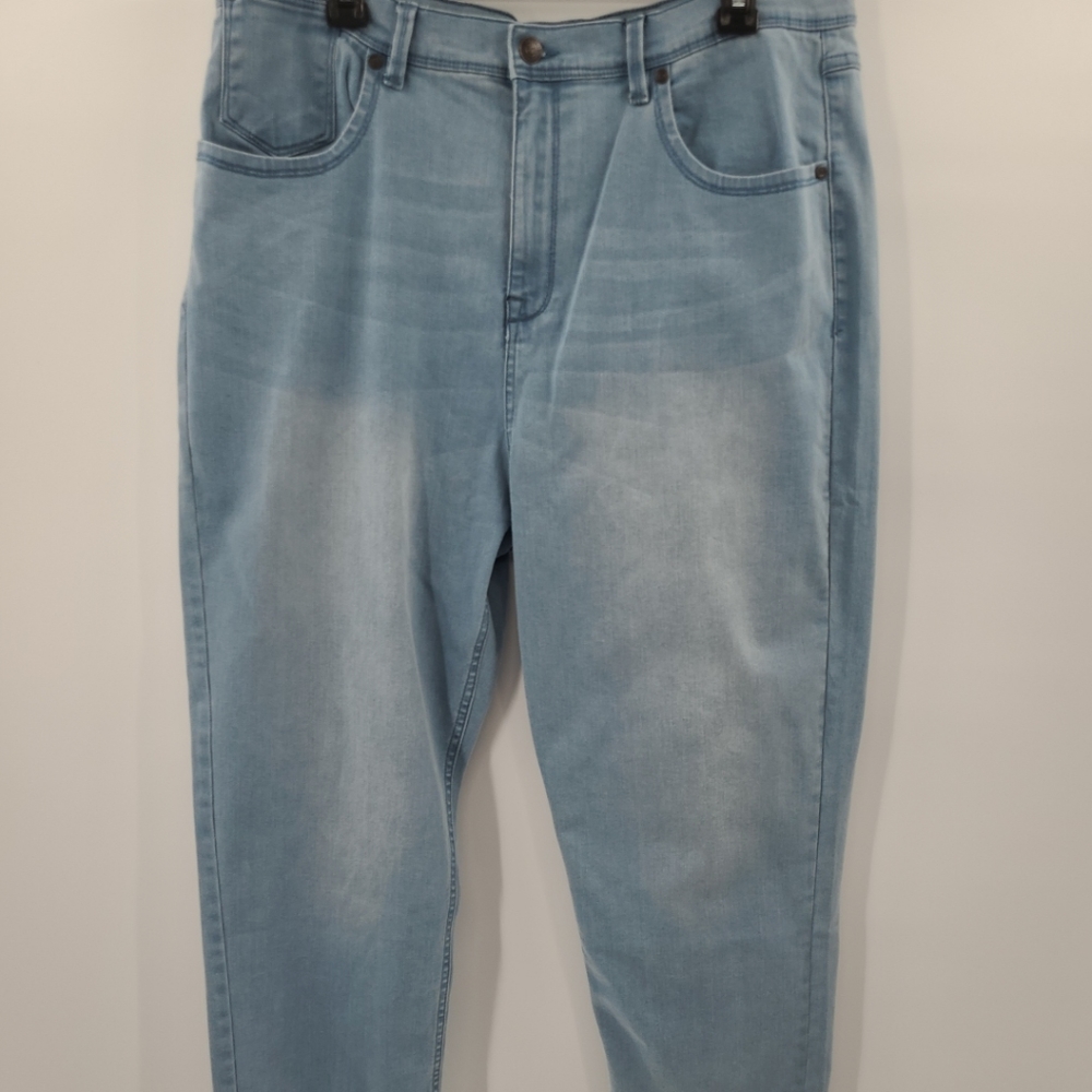 Barbell Womens Mom Fit Jeans Size 32 Actual Size 36x27 BNWT‎